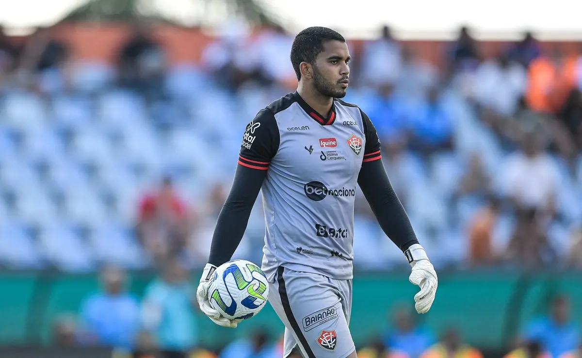 Vitória confirma decisão sobre Lucas Arcanjo e término de negociações com Fluminense