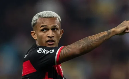 Wesley: Reunião com o Tottenham e possível saída do Flamengo ganha força