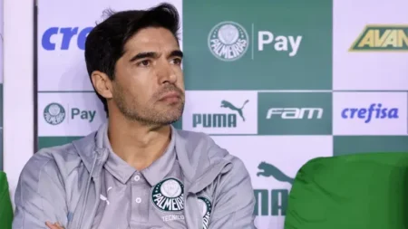 "Abel Ferreira comete erro crítico que compromete a temporada do Palmeiras: 'falta de responsabilidade' no comando técnico"