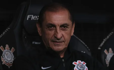 Corinthians tenta contratar jogador que já tem acordo com o Internacional a pedido de Ramón Díaz