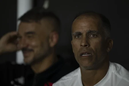 "Crise de Forma: Vasco Tenta Redemoinhar Fim de Ano com Jogo Melancólico"