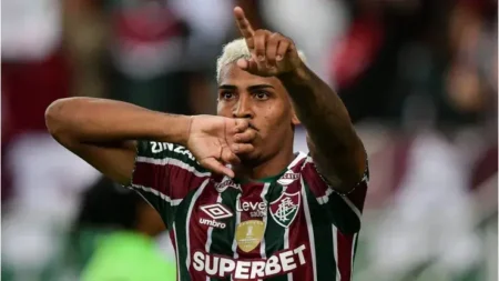 "Crise no Fluminense: John Kennedy se aproxima do fim após controvérsia do Pachuca"