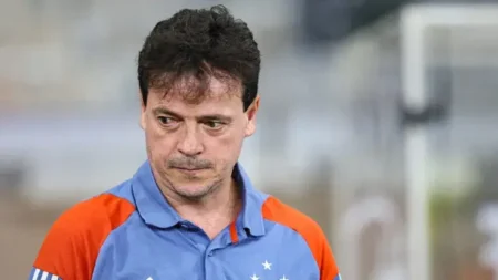 "Cruzeiro pede volta do técnico Fernando Diniz após boatos de saída"