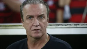 "Cuca reage ao embate com Savarino e deixa recado ao jogador: 'Se fosse hoje...'".