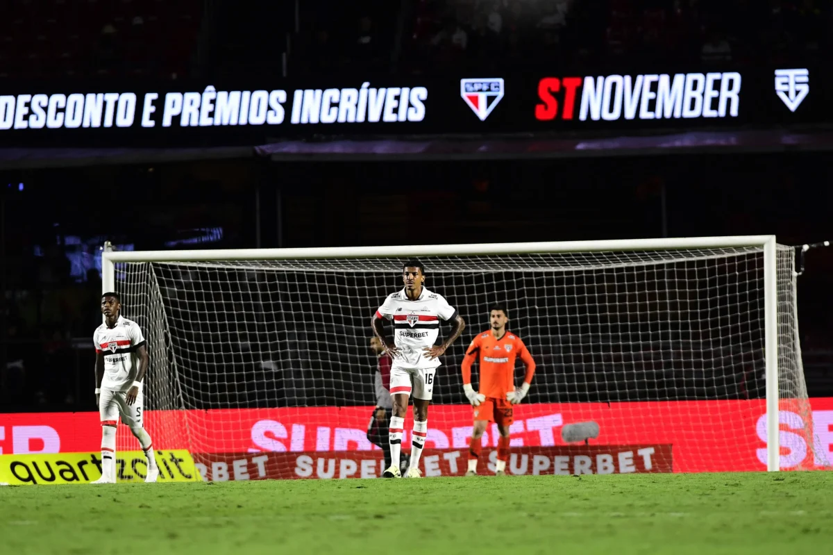 Despedida no Morumbis: Torcida frustrada com derrota em ano de público recorde