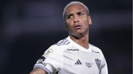 "Deyverson é provocado por Júnior Santos em festa do Botafogo na conquista da Libertadores: "Segura..."