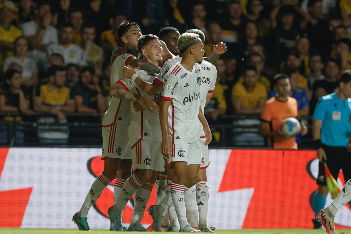 Flamengo não consegue cumprir metas na temporada, caindo para o terceiro lugar no Campeonato Brasileiro