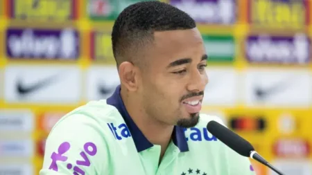 Gabriel Jesus ao Palmeiras em dúvida: diretoria vê com cautela