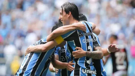 Grêmio depende dos tropeços de Athletico-PR e Fluminense para garantir vaga na Copa Sul-Americana