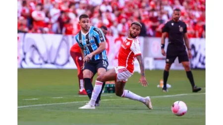 "Grêmio enfrenta desafios na temporada: João Pedro revela emoções e esforços da equipe"