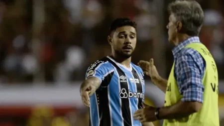 Grêmio: João Pedro é aclamado após jogar contra Vitória e reforça sua posição na torcida