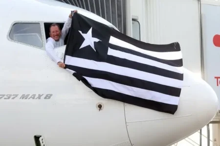 John Textor revive Túlio Maravilha em apresentação do Botafogo ao Rio