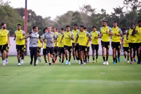 Último treino antes da grande final: Braz e Filipe Luís motivam o Flamengo, mas Bruno Henrique reserva a escalação