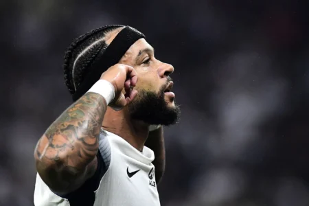 "Corinthians: Memphis afirma que ainda tem muito a dar ao clube após um jogo incrível"