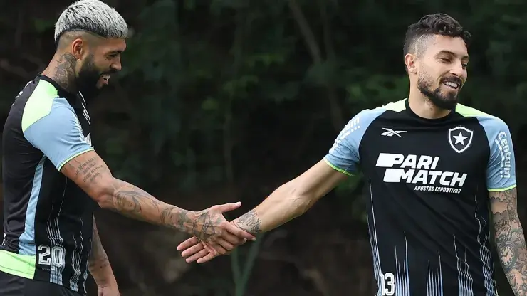 "Paulo Turra Veta Negócio de Contratação de Alexander Barboza no Santos em 2023"