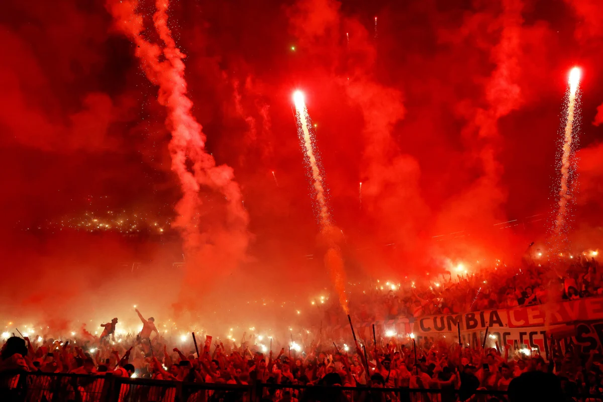 Peñarol e River Plate enfrentam punição com jogos fechados na Libertadores