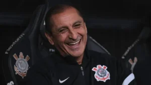 "Ramón Díaz é comparado a Pep Guardiola: 'Hoje, ele é melhor' em Corinthians"