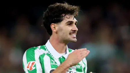 "Real Betis Interessa por Bruno Gomes, Titular do Lateral Direito no Internacional"