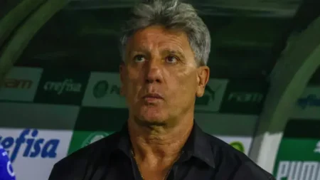 "Renato Gaúcho deixa o Grêmio após garantir permanência na Série A, mas receberá reforços para a temporada seguinte"