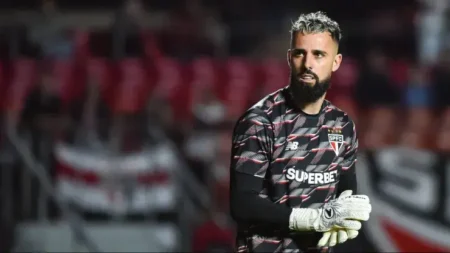 "São Paulo toma decisão inédita sobre Jandrei e goleiro pode estar prestes a ser negociado"