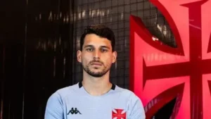 Vasco busca gol para substituir Keiller, avalia possível contratação de goleiro argentino.