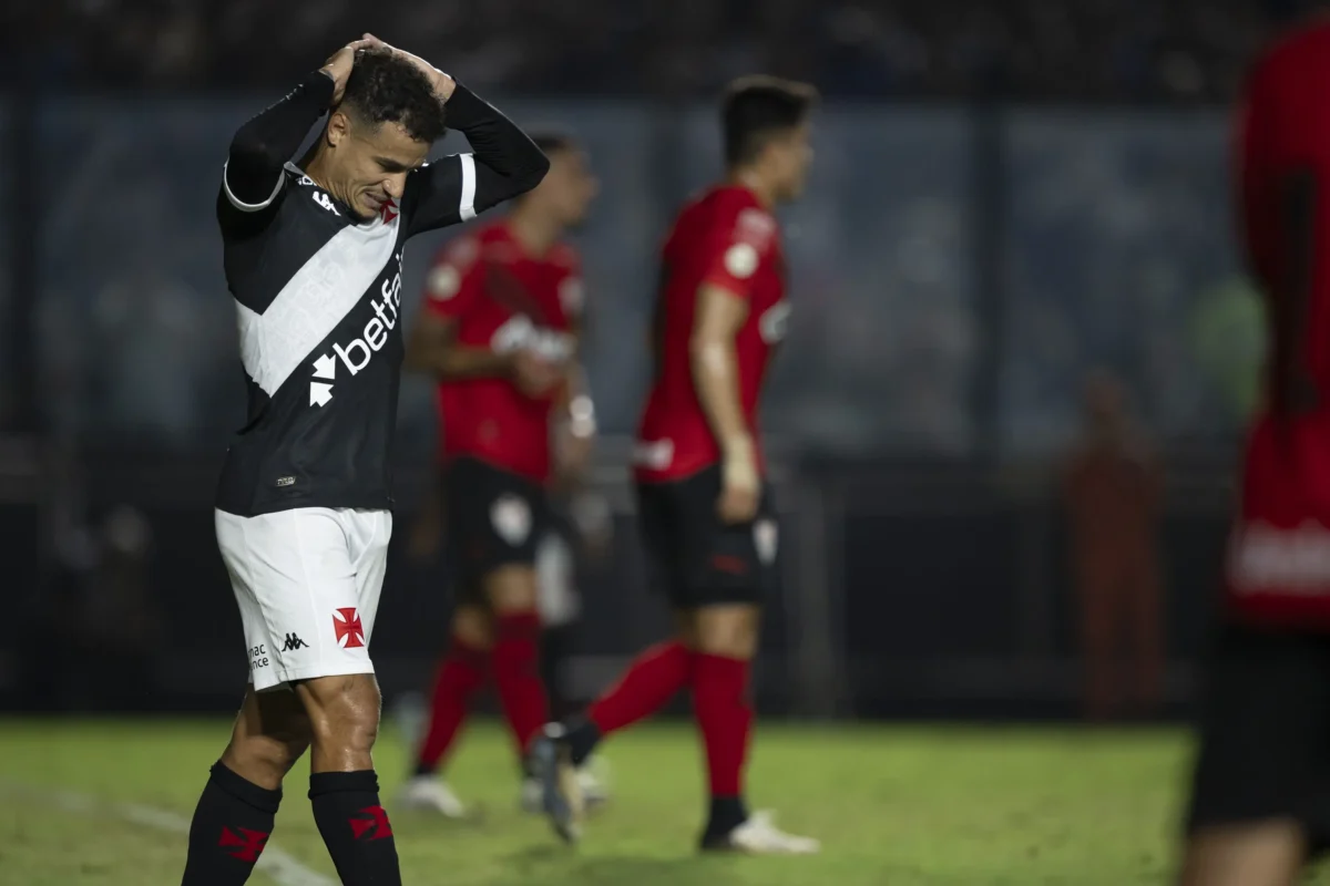 Vasco fecha outubro com a pior sequência de desempenho do ano