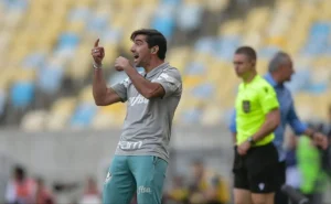 Abel Ferreira causa polêmica após empate do Palmeiras e 'alfineta' ao Jürgen Klopp: "Ganhou menos títulos"