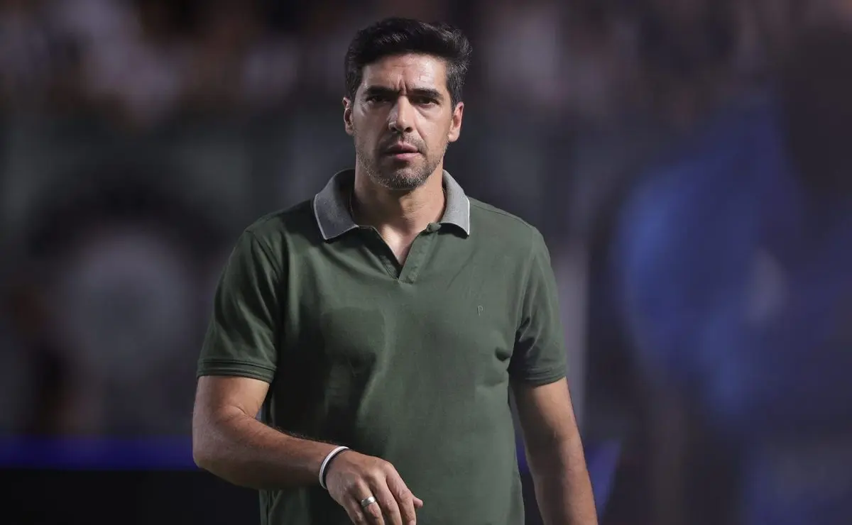 Abel Ferreira defende Palmeiras na polêmica sobre Claudinho: foco em jogadores de caráter e palavra