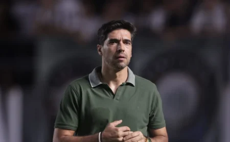 Abel Ferreira muda o jogo no Palmeiras após um ano de parcialidade de Rômulo em 2024
