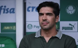 Abel Ferreira volta à Palmeiras após uma semana fora do comando técnico