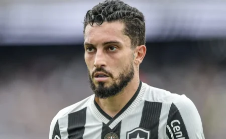 "Alex Telles confirma negociação com o Grêmio e revela por que escolheu o Botafogo em vez de ir para a casa do Tricolor"