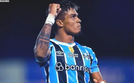 Arezo marca dois gols e ofusca estreia de Cuéllar no Grêmio em noite de destaque dos 'gringos'