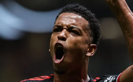 Atacante do Flamengo é criticado na derrota do Carlinhos no Campeonato Carioca