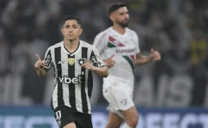 Botafogo Supera Fluminense por 2 a 1 em Jogo Emocionante