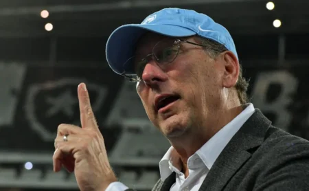 Botafogo em negociação para contratar Rafa Benítez.