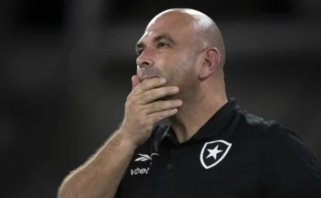 Botafogo recebe Bangu com mudanças no ataque e despedida da equipe alternativa