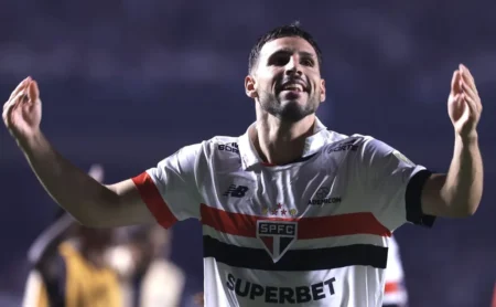 "Calleri admite tentativa de contratação do Oscar no São Paulo: “Não vai pedir…”"