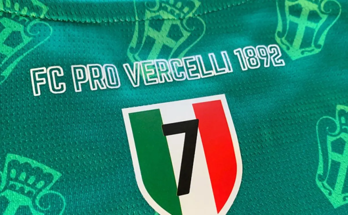Camisa homenageia Palmeiras em Itália, um gesto de respeito para o time Brasileiro