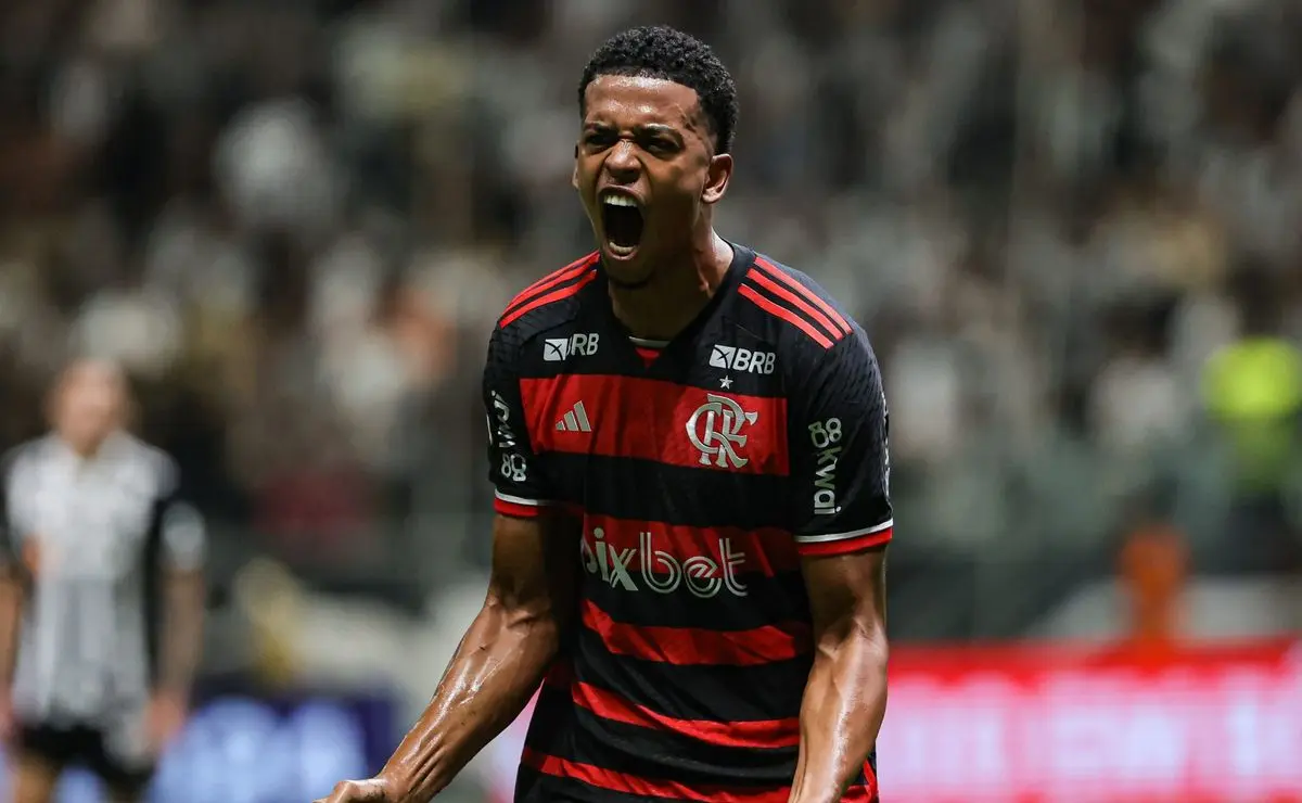 Carlinhos recebe proposta para sair do Flamengo e como Filipe Luís reagiu à negociação