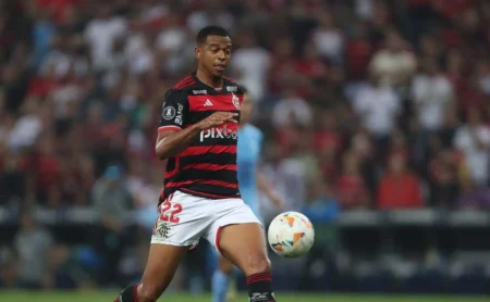 Clube Farense de Portugal tenta contratar Carlinhos, fora do Flamengo