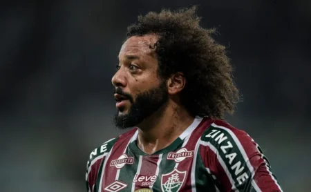 Com a saída de Marcelo e Diogo Barbosa, abre espaço a um novo lateral no Fluminense em próximo futuro