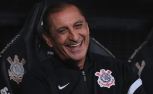 Corinthians busca fortalecer seu elenco com 3 reforços para impulsionar conquistas títulos