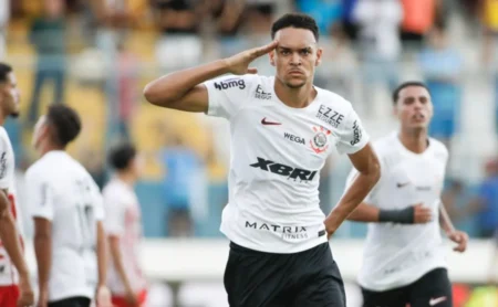 Corinthians continua em busca de soluções: Tchoca pode ter chance contra o São Paulo em momento de escassez de zagueiros