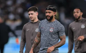 Corinthians estreia no Paulistão 2024 sem Memphis Depay e com time misto