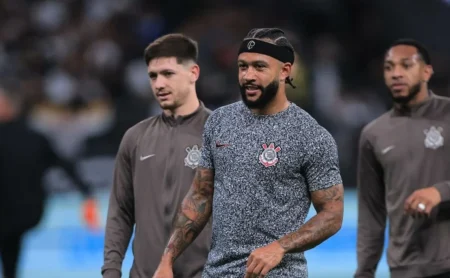 Corinthians estreia no Paulistão 2024 sem Memphis Depay e com time misto