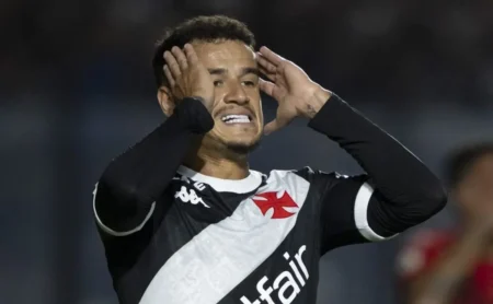 Coutinho é eleito um dos melhores em campo pelo Vasco: "O ataque mais perigoso do Campeonato Brasileiro"