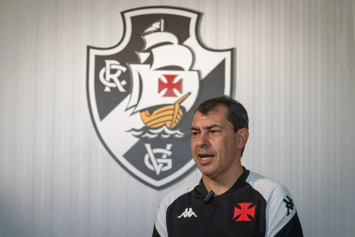 "Fábio Carille fala sobre a equipe do Vasco: 'Esperem um time muito organizado e comprometido'"