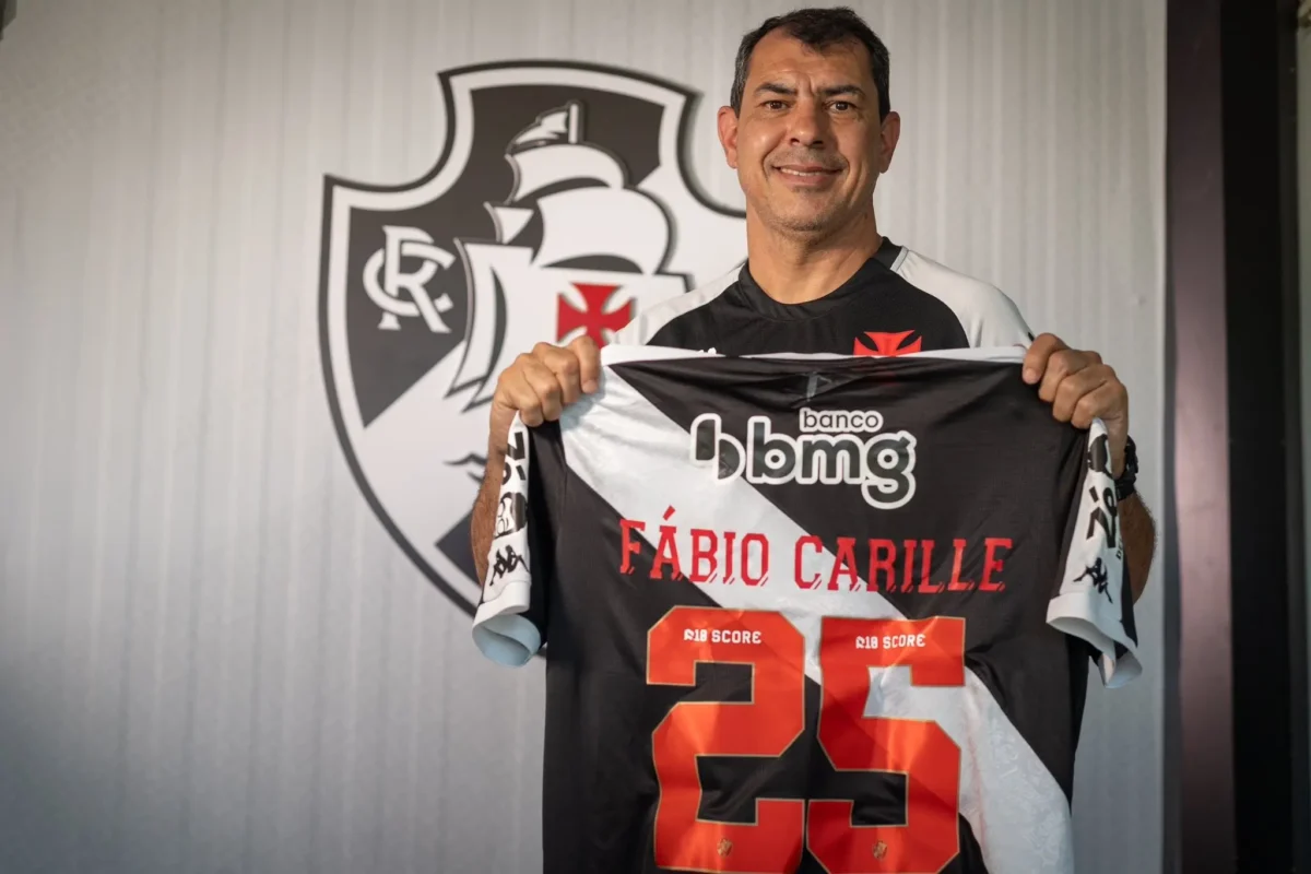 Fábio Carille visita CT do Vasco e observa treinamento de preparação para o Campeonato Carioca