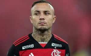 Filipe Luís é noticiado sobre lesão de Everton Ribeiro no Flamengo