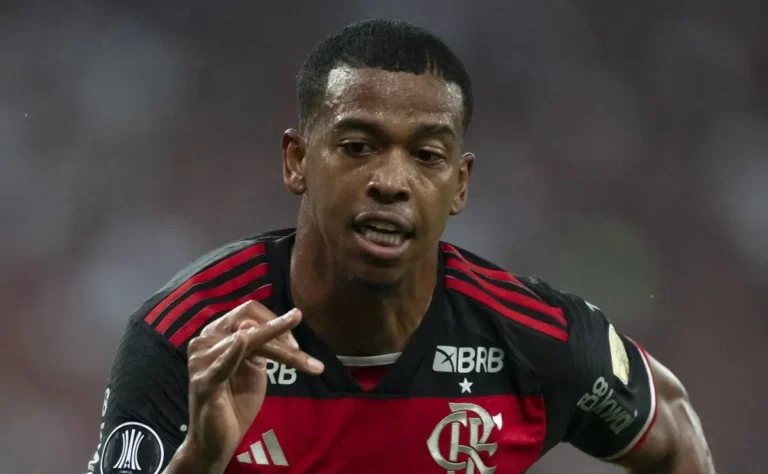 Flamengo aumenta opção de negociação de Carlinhos e atacante terá mais recursos em negociação com o Vitória